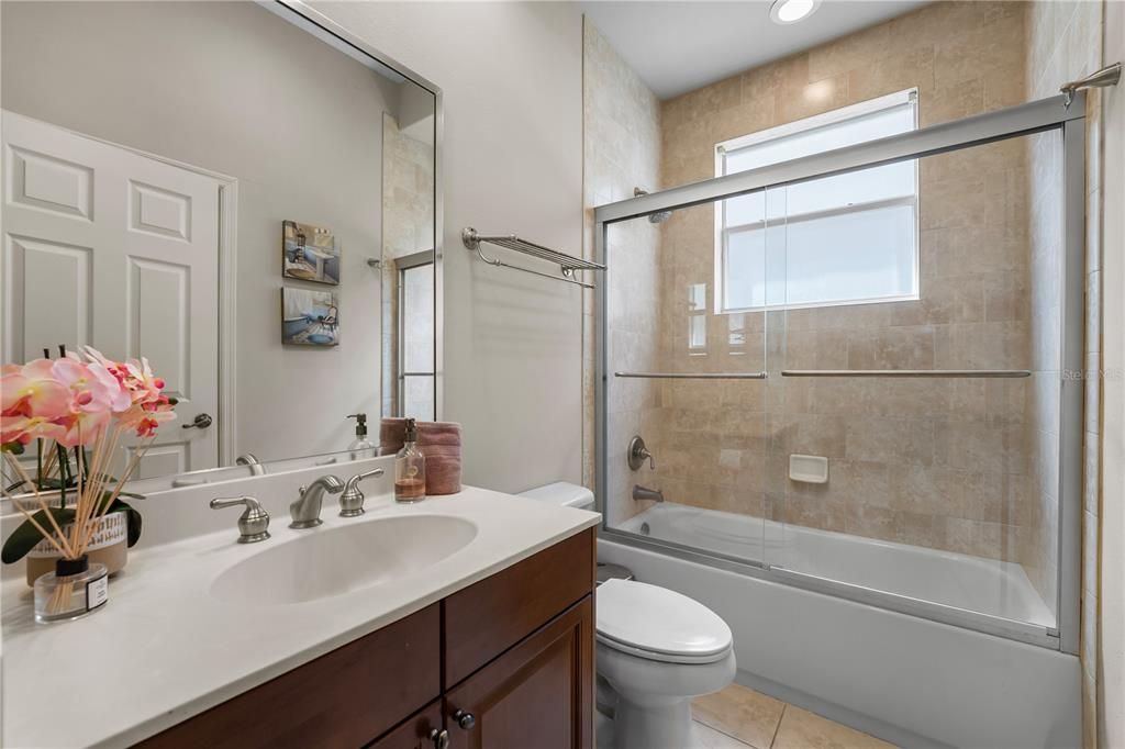 En Venta: $735,000 (6 camas, 4 baños, 3342 Pies cuadrados)