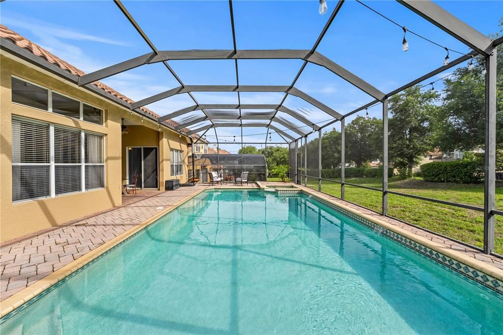 En Venta: $735,000 (6 camas, 4 baños, 3342 Pies cuadrados)