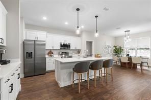 Activo con contrato: $399,900 (4 camas, 2 baños, 1873 Pies cuadrados)