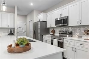 Activo con contrato: $399,900 (4 camas, 2 baños, 1873 Pies cuadrados)