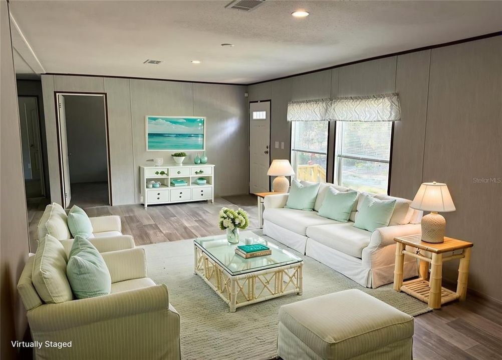 Под контрактом: $211,000 (3 спален, 2 ванн, 1456 Квадратных фут)