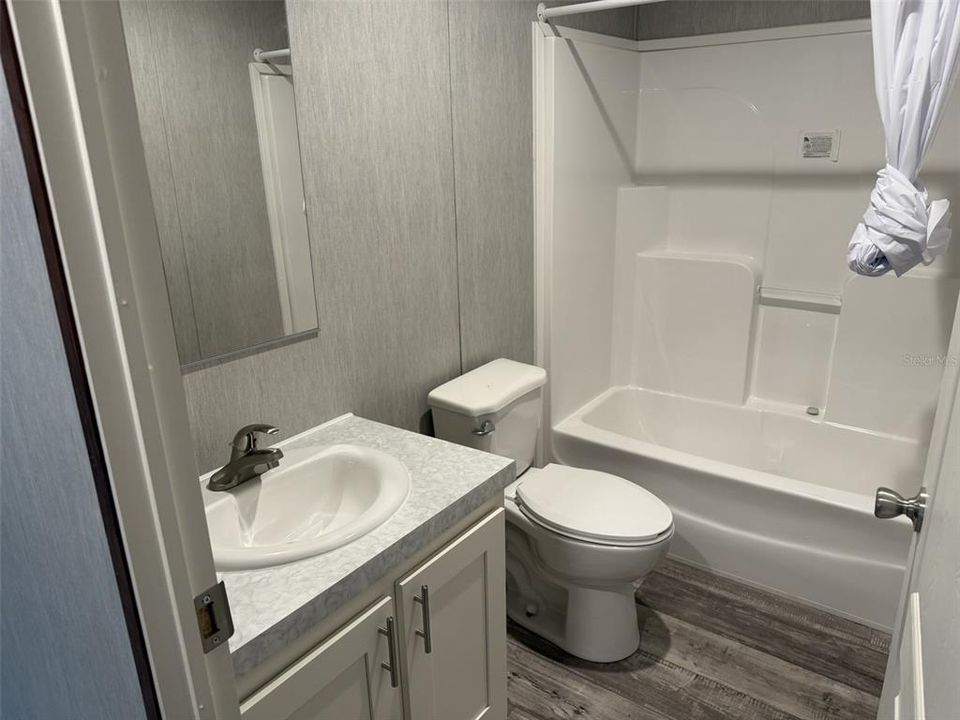 Под контрактом: $211,000 (3 спален, 2 ванн, 1456 Квадратных фут)