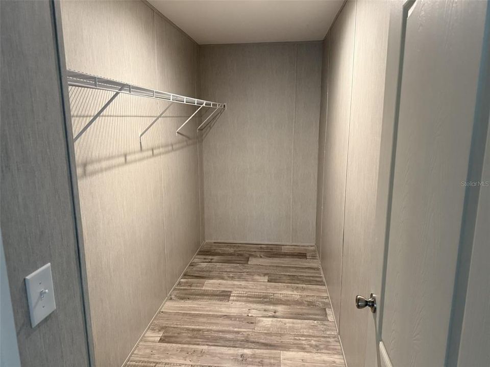 Под контрактом: $211,000 (3 спален, 2 ванн, 1456 Квадратных фут)