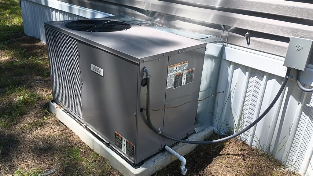 Под контрактом: $211,000 (3 спален, 2 ванн, 1456 Квадратных фут)