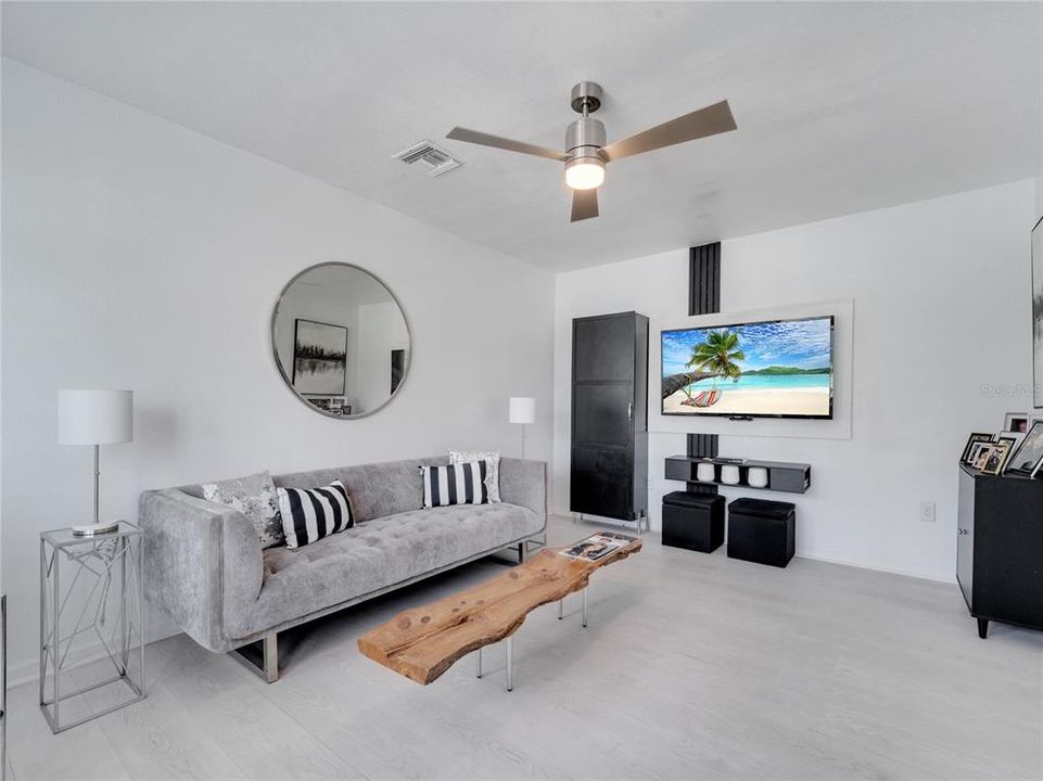 Active With Contract: $314,900 (3 beds, 2 baths, 1300 Square Feet)