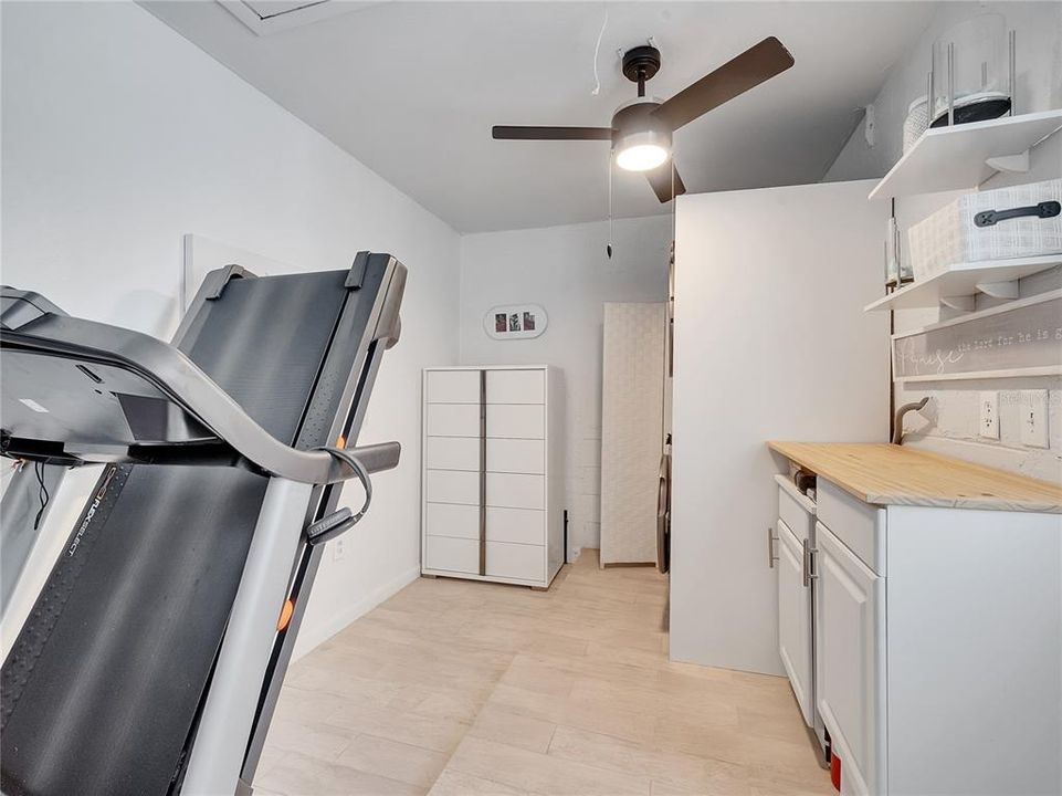 Active With Contract: $314,900 (3 beds, 2 baths, 1300 Square Feet)