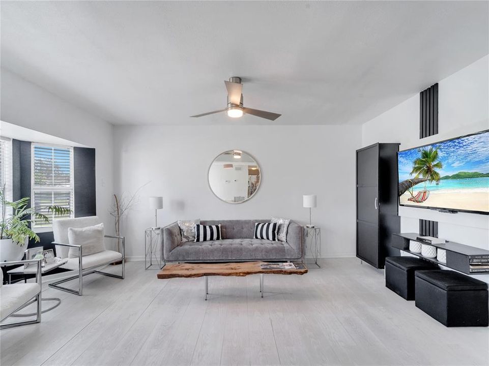 Active With Contract: $314,900 (3 beds, 2 baths, 1300 Square Feet)