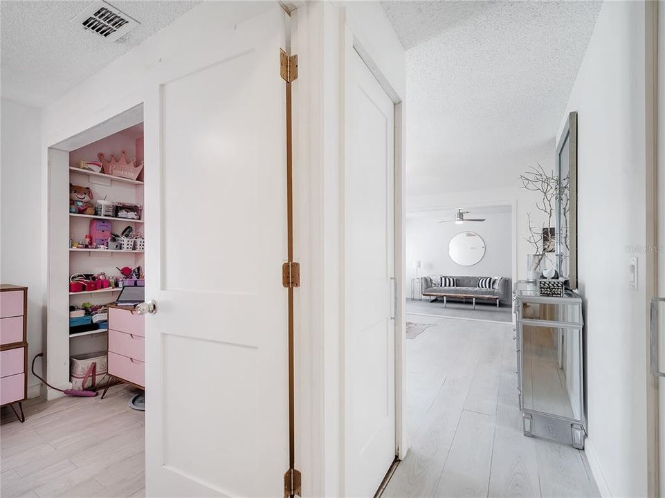 Active With Contract: $314,900 (3 beds, 2 baths, 1300 Square Feet)