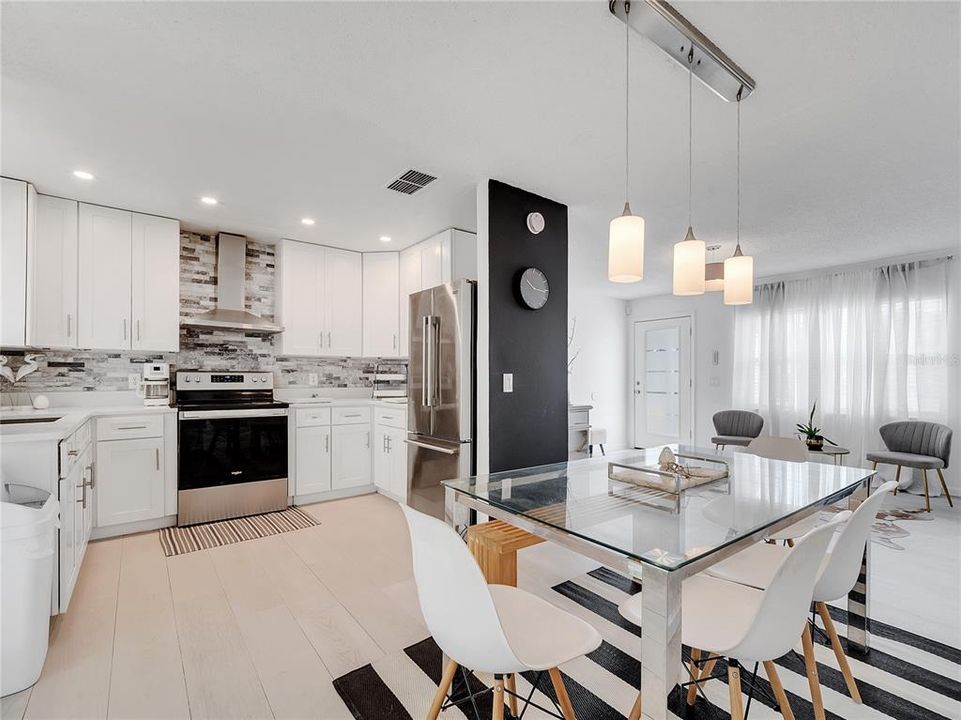 Active With Contract: $314,900 (3 beds, 2 baths, 1300 Square Feet)