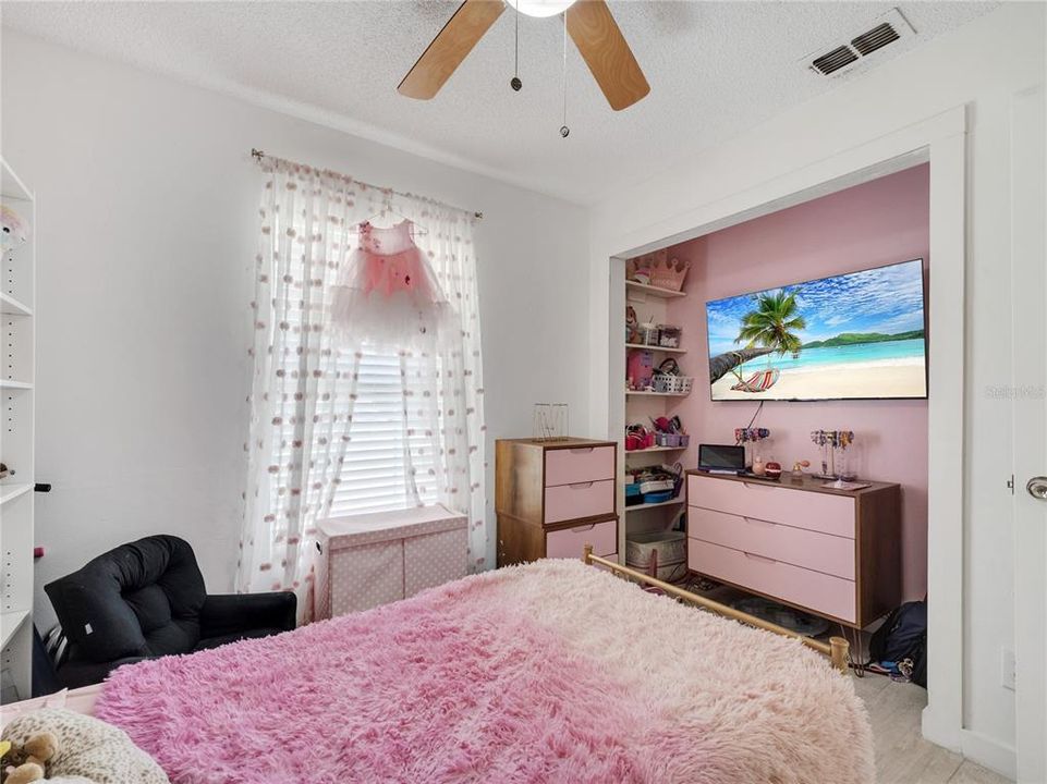Active With Contract: $314,900 (3 beds, 2 baths, 1300 Square Feet)