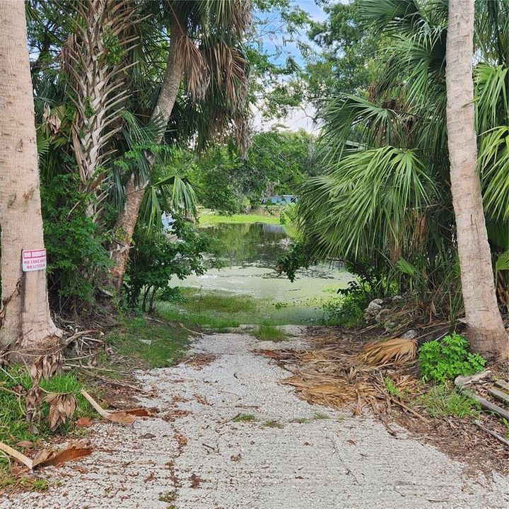 For Sale: $185,000 (2 beds, 2 baths, 840 Square Feet)