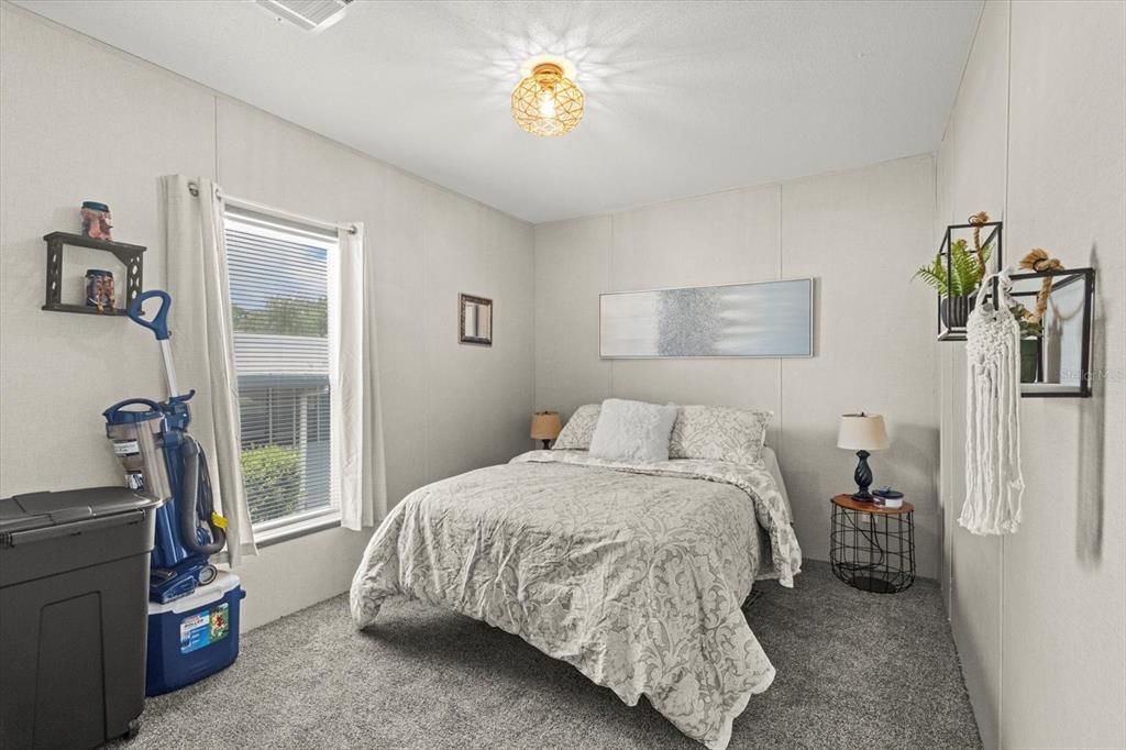 For Sale: $185,000 (2 beds, 2 baths, 840 Square Feet)