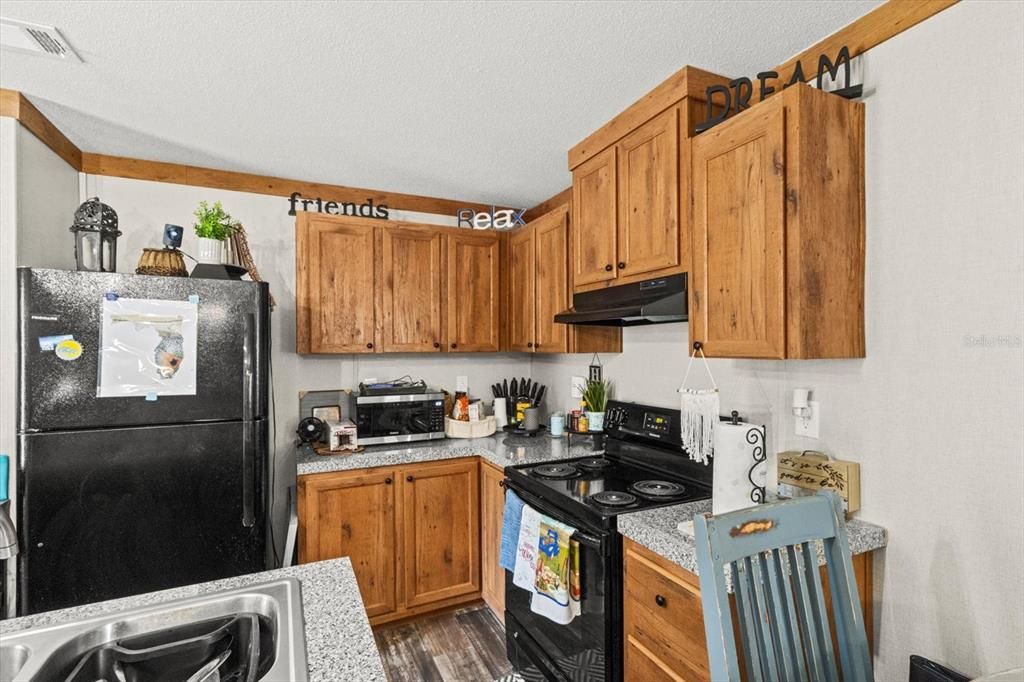 For Sale: $185,000 (2 beds, 2 baths, 840 Square Feet)