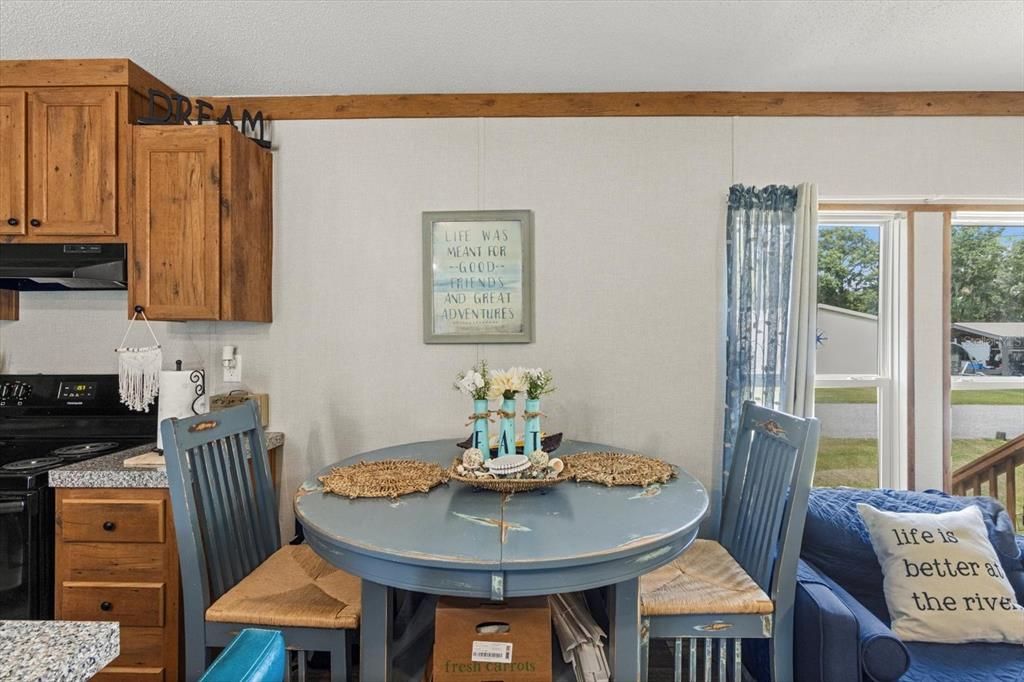 For Sale: $185,000 (2 beds, 2 baths, 840 Square Feet)