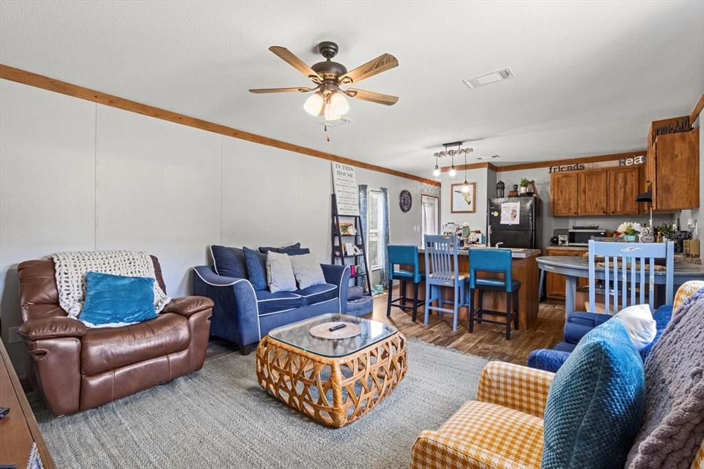 For Sale: $185,000 (2 beds, 2 baths, 840 Square Feet)