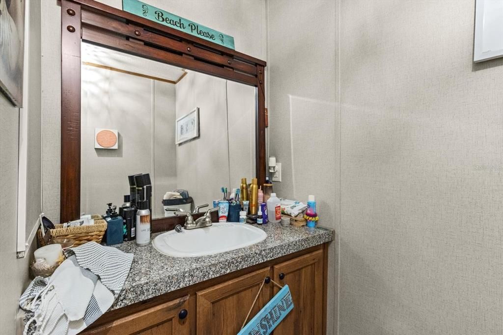 For Sale: $185,000 (2 beds, 2 baths, 840 Square Feet)