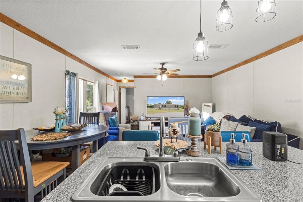 For Sale: $185,000 (2 beds, 2 baths, 840 Square Feet)