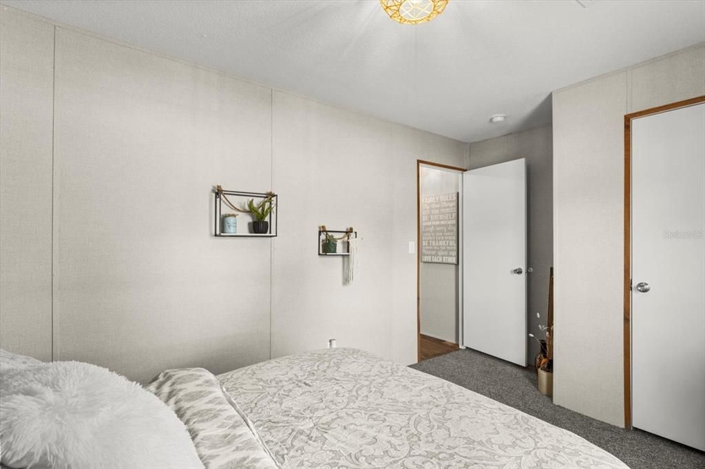 For Sale: $185,000 (2 beds, 2 baths, 840 Square Feet)