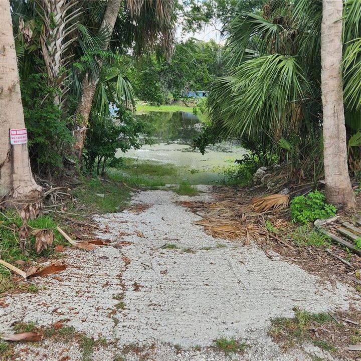 For Sale: $185,000 (2 beds, 2 baths, 840 Square Feet)