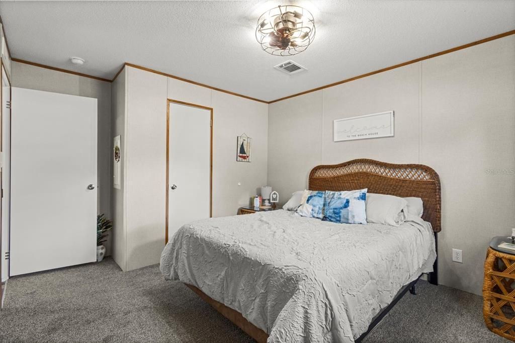 For Sale: $185,000 (2 beds, 2 baths, 840 Square Feet)