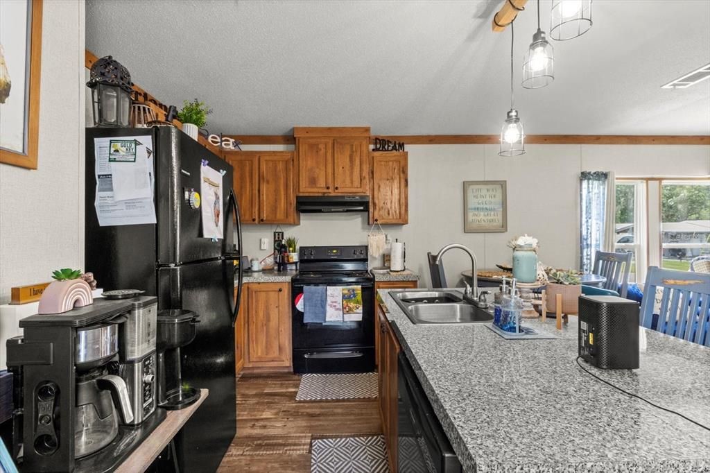 For Sale: $185,000 (2 beds, 2 baths, 840 Square Feet)