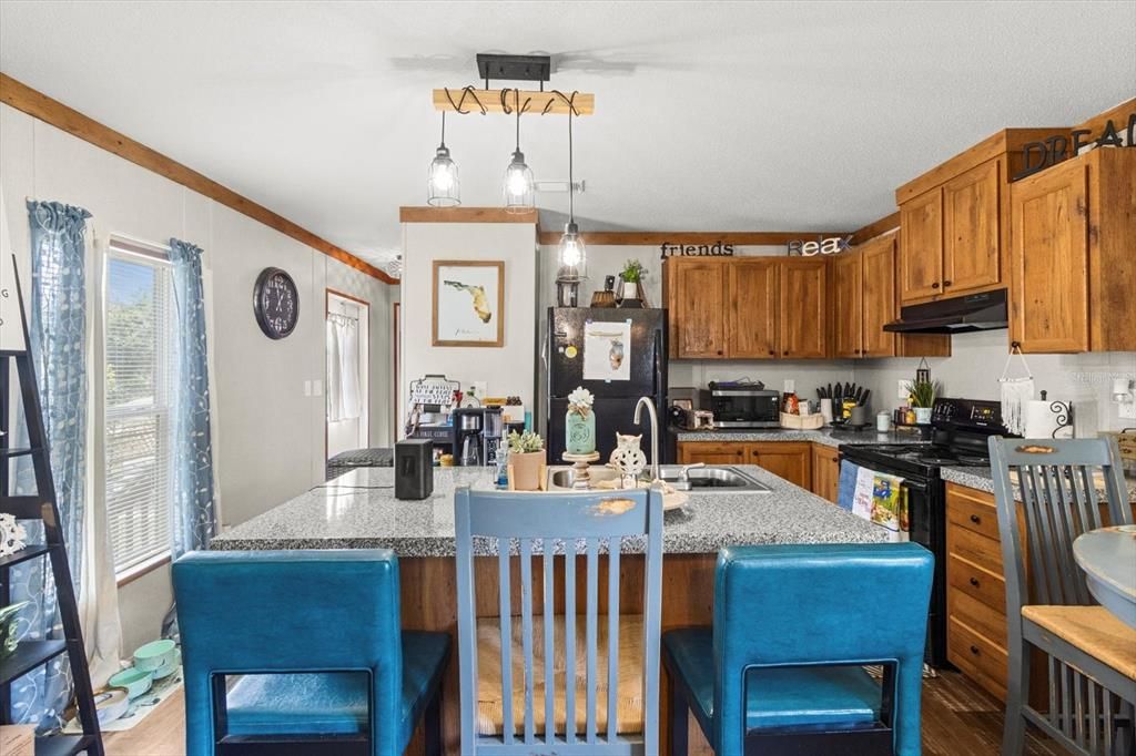 For Sale: $185,000 (2 beds, 2 baths, 840 Square Feet)