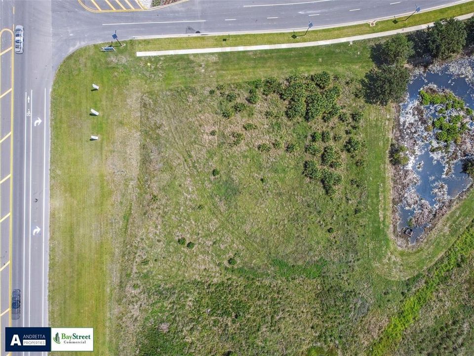 En Venta: $999,500 (1.08 acres)