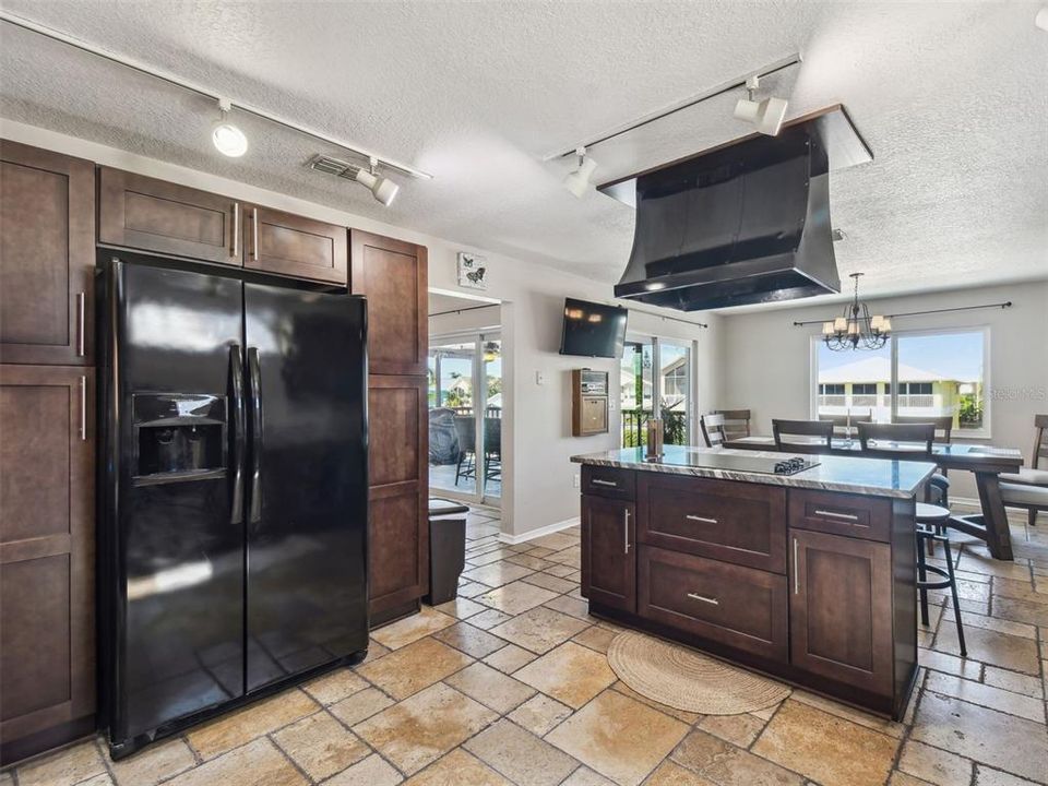 For Rent: $4,900 (5 beds, 3 baths, 3570 Square Feet)