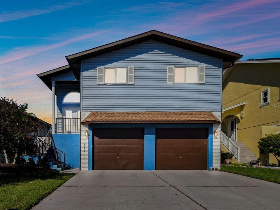 For Rent: $4,900 (5 beds, 3 baths, 3570 Square Feet)