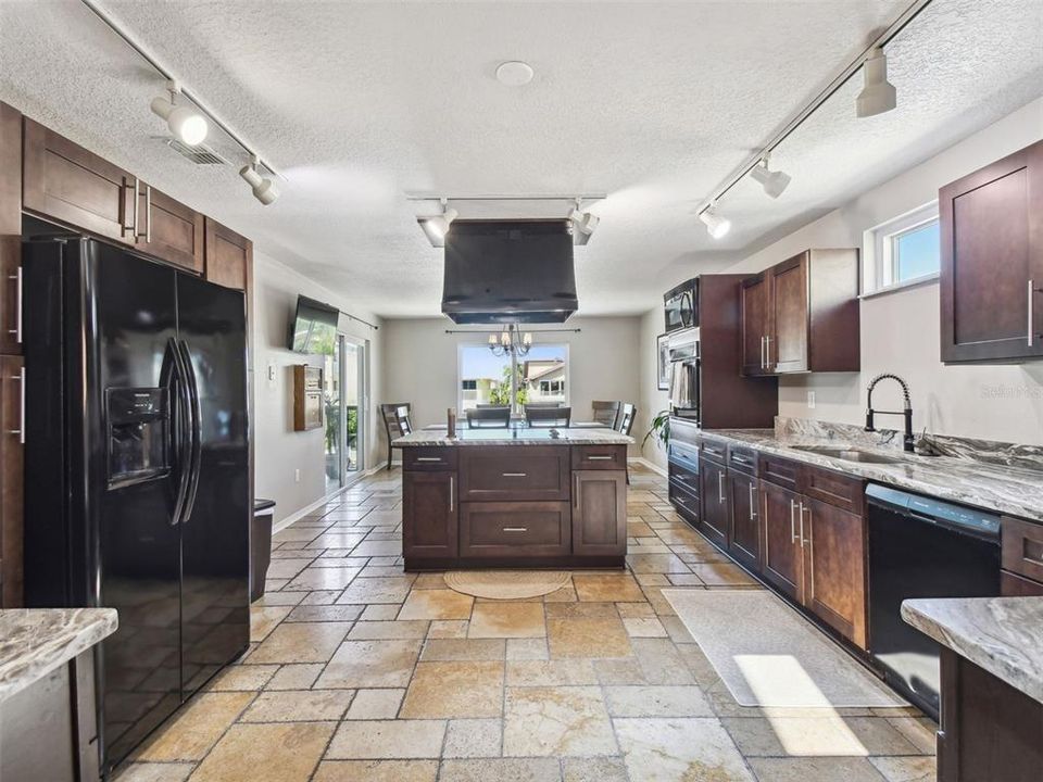 For Rent: $4,900 (5 beds, 3 baths, 3570 Square Feet)