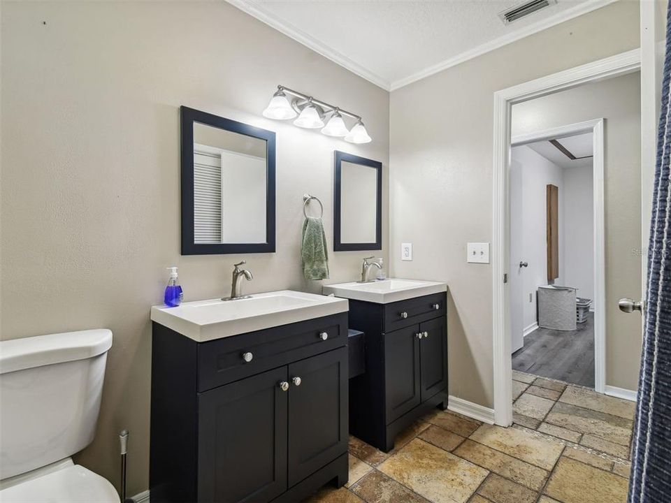 For Rent: $4,900 (5 beds, 3 baths, 3570 Square Feet)