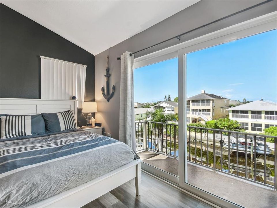 For Rent: $4,900 (5 beds, 3 baths, 3570 Square Feet)