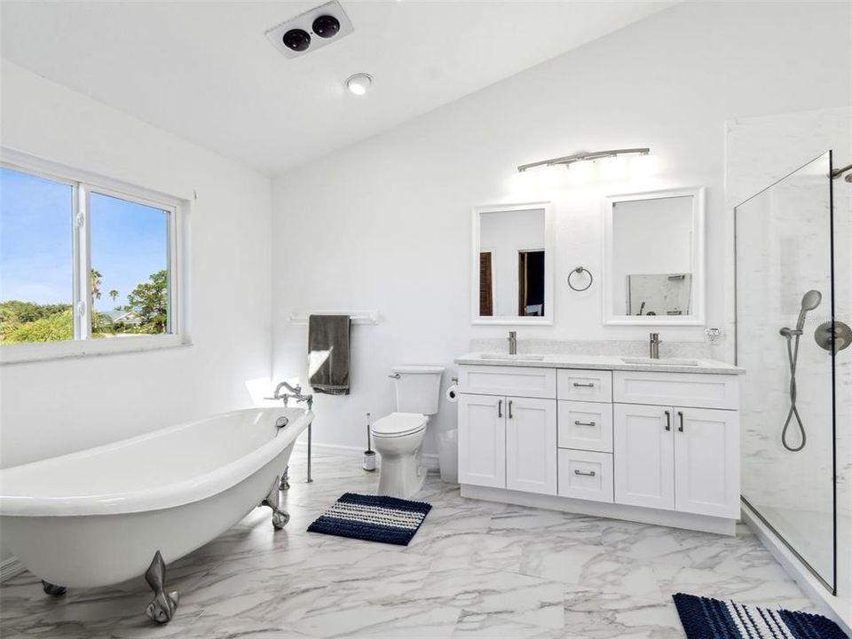 For Rent: $4,900 (5 beds, 3 baths, 3570 Square Feet)