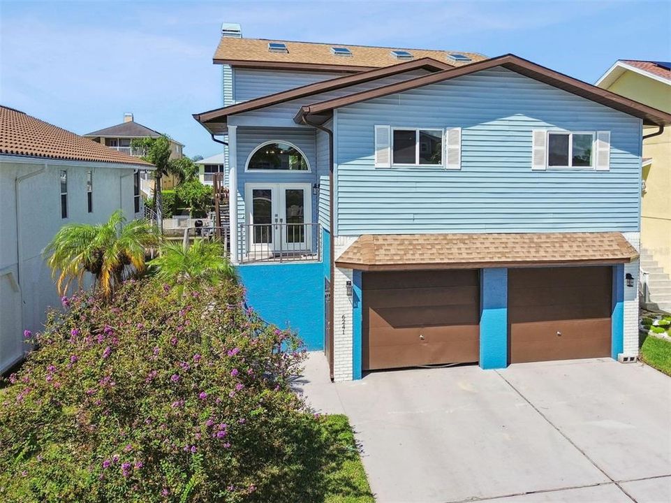 For Rent: $4,900 (5 beds, 3 baths, 3570 Square Feet)