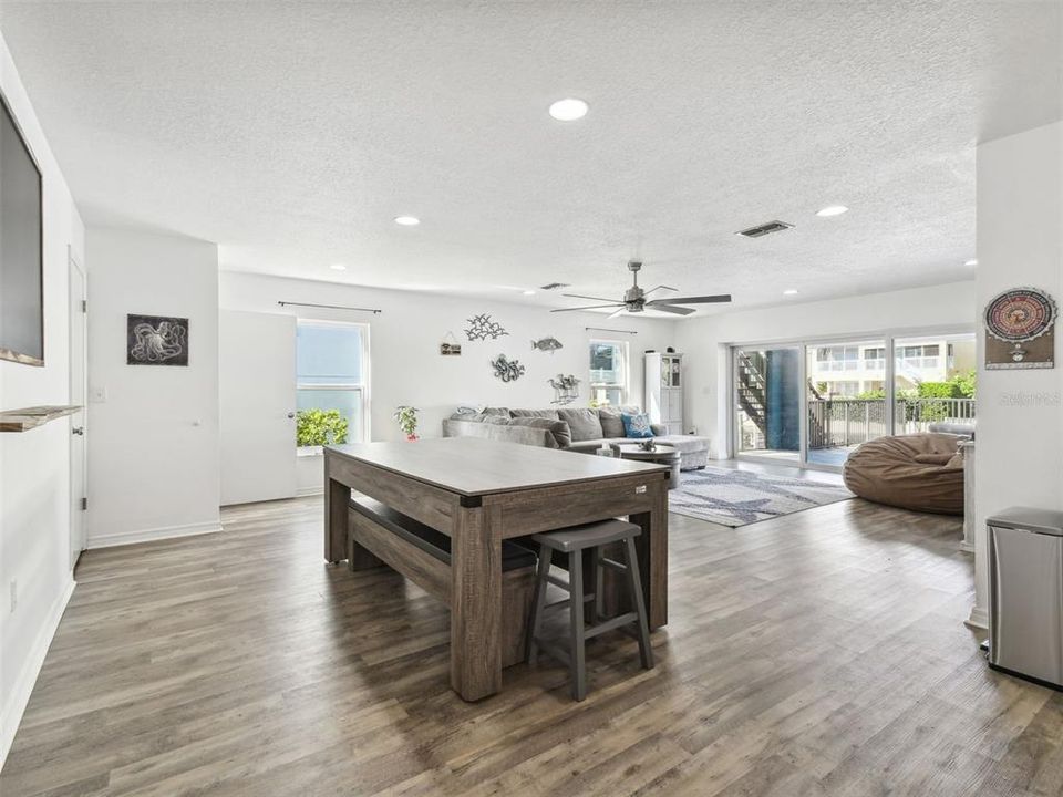 For Rent: $4,900 (5 beds, 3 baths, 3570 Square Feet)