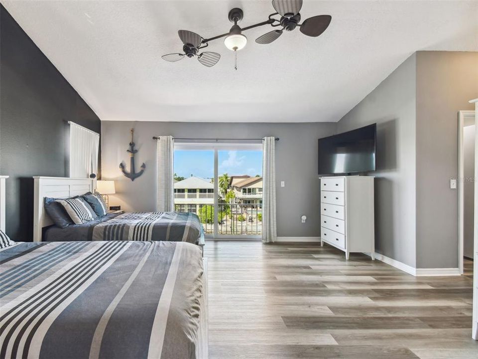 For Rent: $4,900 (5 beds, 3 baths, 3570 Square Feet)