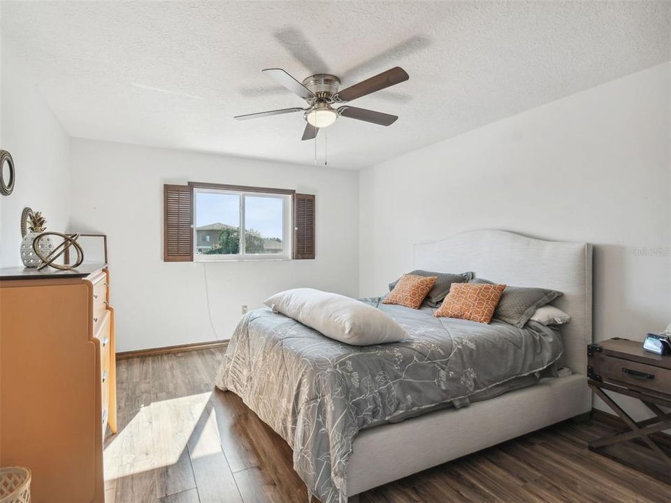 For Rent: $4,900 (5 beds, 3 baths, 3570 Square Feet)