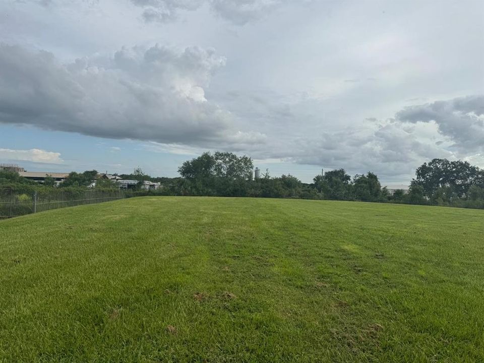 待售: $145,000 (1.99 acres)