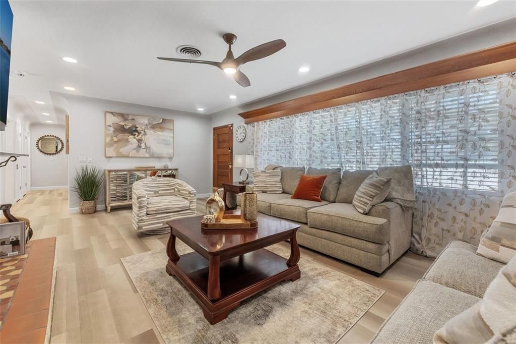 В аренду: $3,000 (3 спален, 2 ванн, 1628 Квадратных фут)