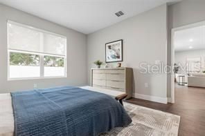 合同活跃: $399,900 (4 贝兹, 2 浴室, 1873 平方英尺)