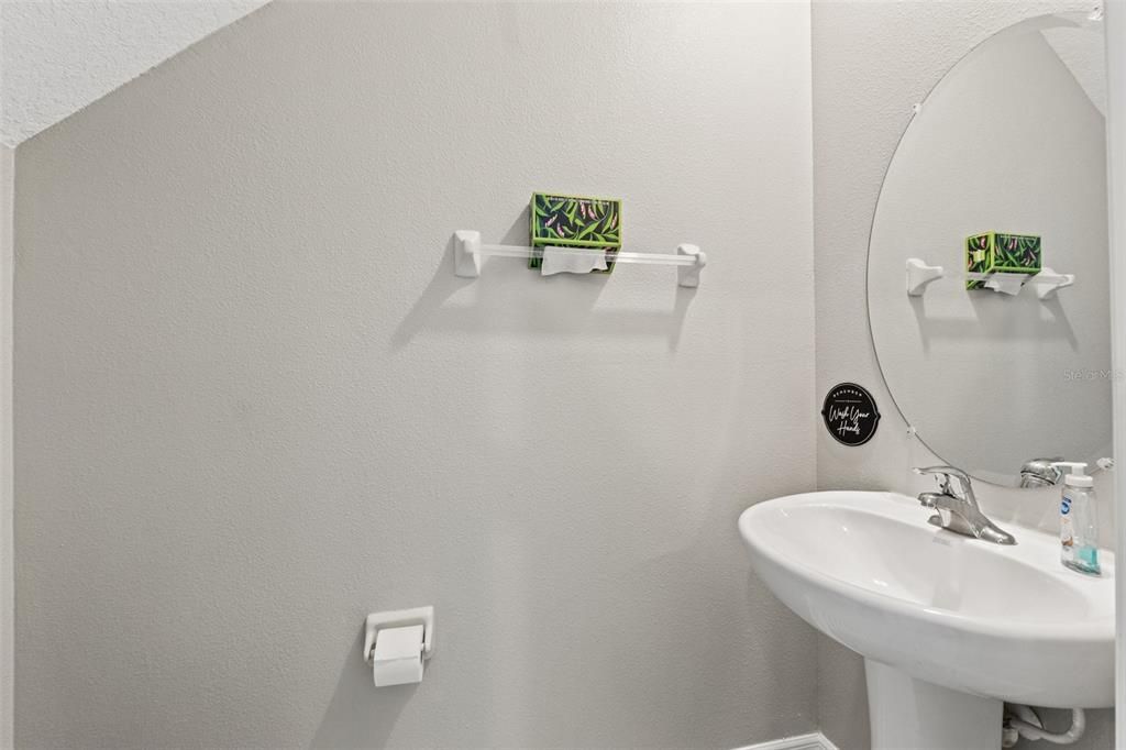 Под контрактом: $299,000 (5 спален, 2 ванн, 2190 Квадратных фут)