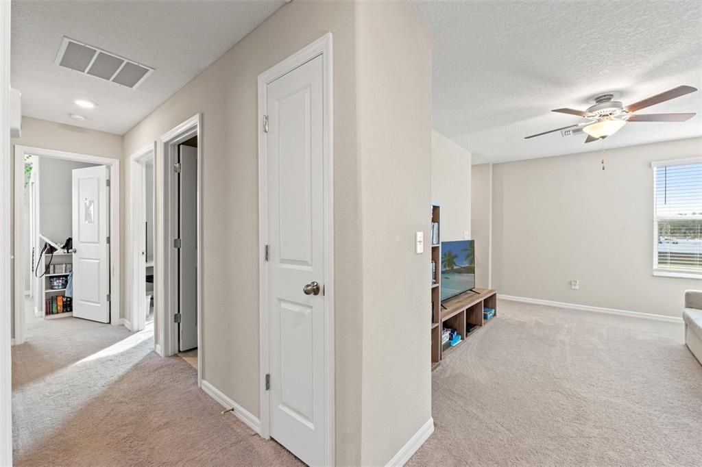 Под контрактом: $299,000 (5 спален, 2 ванн, 2190 Квадратных фут)