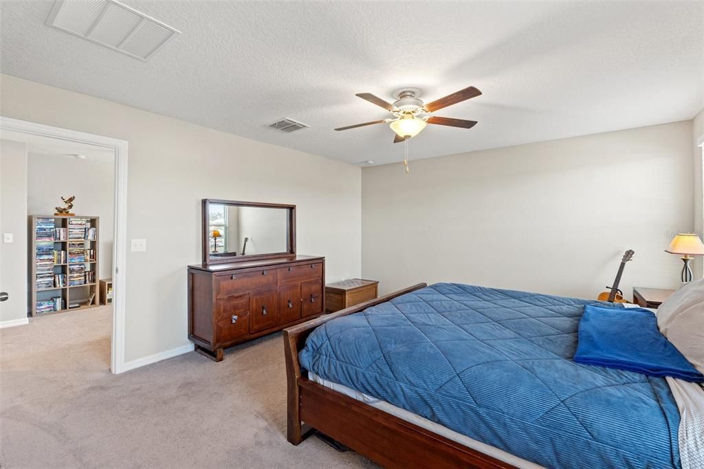 Под контрактом: $299,000 (5 спален, 2 ванн, 2190 Квадратных фут)