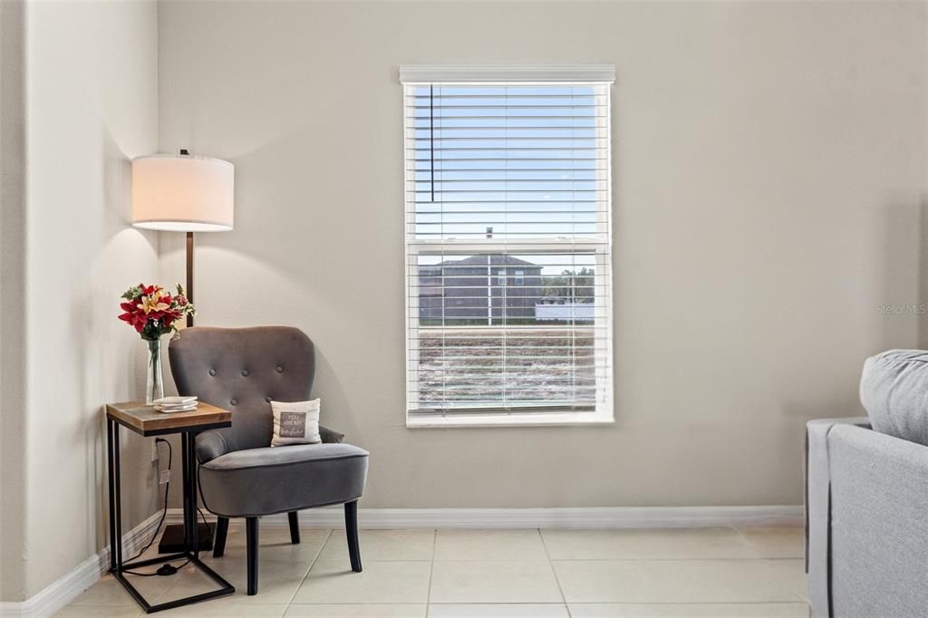 Под контрактом: $299,000 (5 спален, 2 ванн, 2190 Квадратных фут)