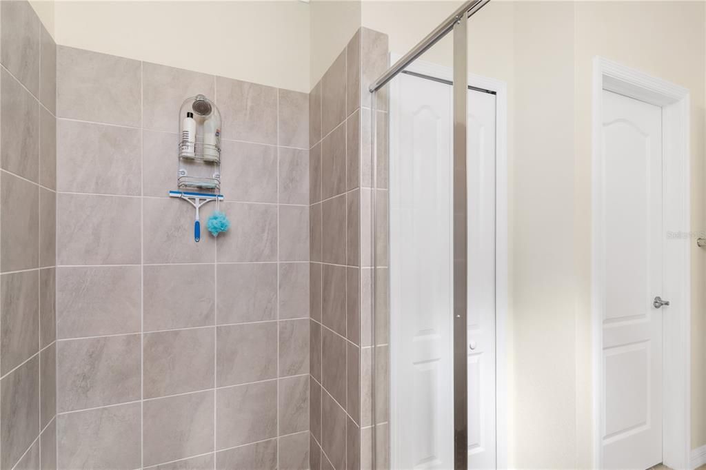 合同活跃: $399,999 (3 贝兹, 3 浴室, 1849 平方英尺)