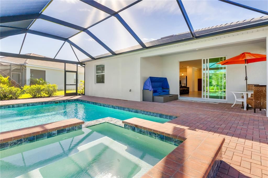 合同活跃: $399,999 (3 贝兹, 3 浴室, 1849 平方英尺)