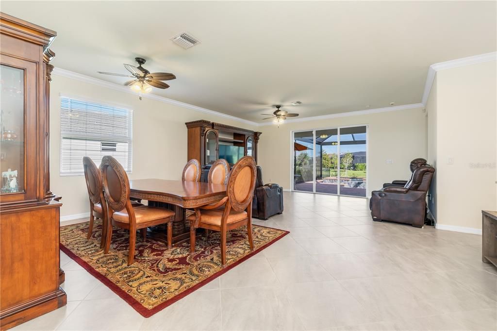 合同活跃: $399,999 (3 贝兹, 3 浴室, 1849 平方英尺)