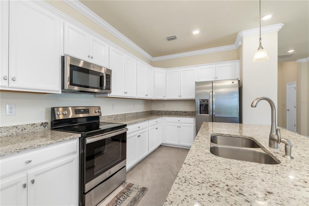 合同活跃: $399,999 (3 贝兹, 3 浴室, 1849 平方英尺)