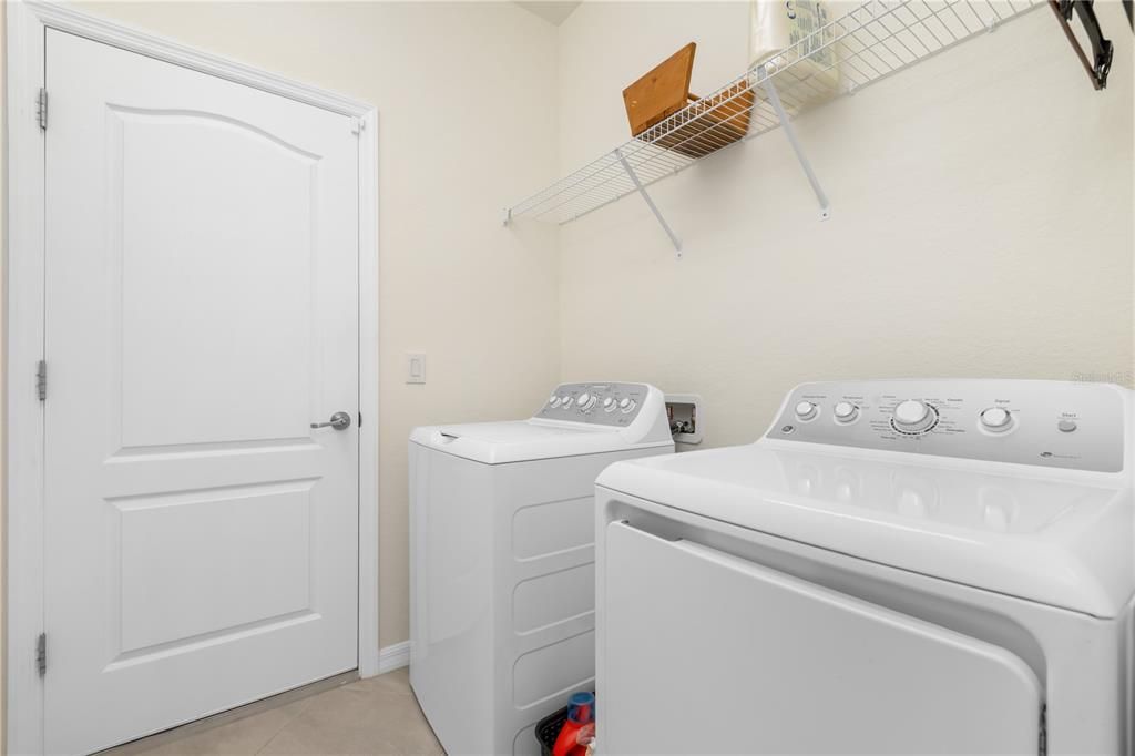 合同活跃: $399,999 (3 贝兹, 3 浴室, 1849 平方英尺)