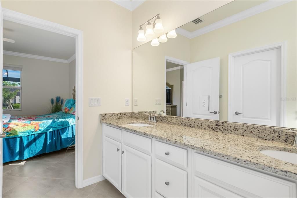 合同活跃: $399,999 (3 贝兹, 3 浴室, 1849 平方英尺)